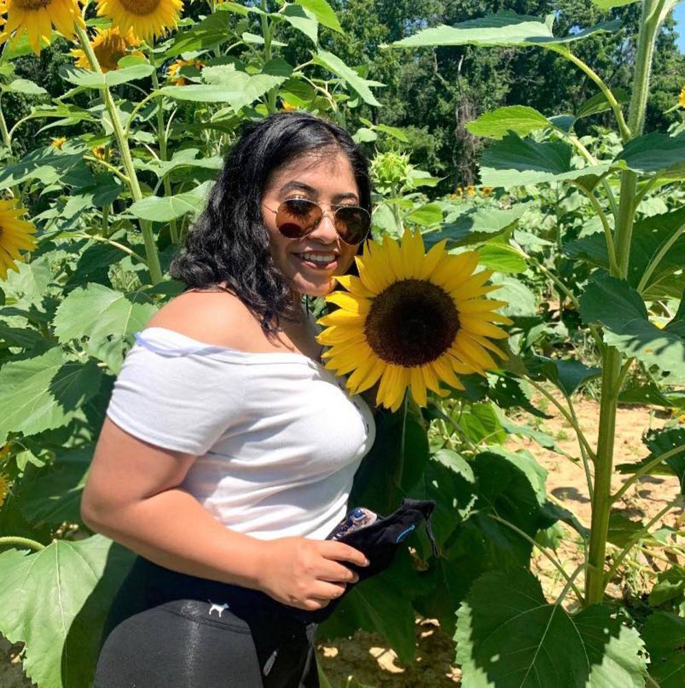 Meet your Posher, Anahi